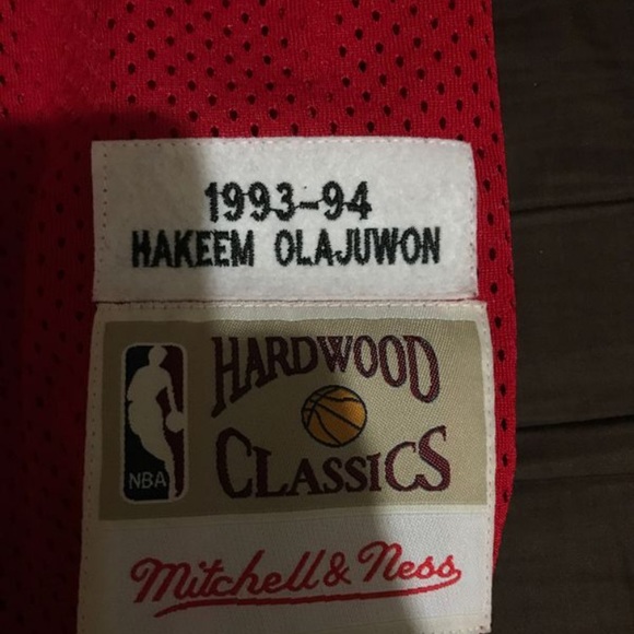 This is my Houston Rockets jersey from 1993-1994 - Picture 2 of 3